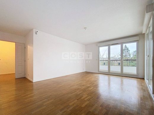 Apartment / Etagenwohnung in Bois-Colombes, Hauts-de-Seine