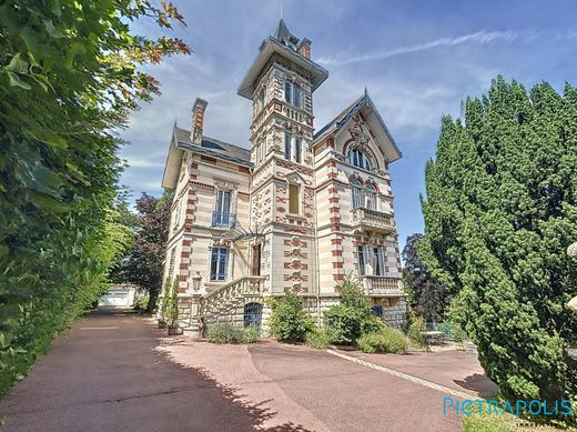 Schloss / Burg in Chaumont, Haute-Marne