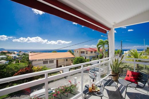 Apartment / Etagenwohnung in Schoelcher, Martinique