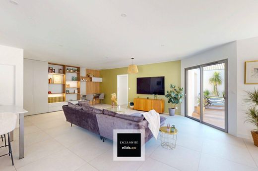 Casa di lusso a Lagord, Charente-Maritime