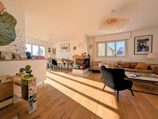 Luxe woning in Fontaine-lès-Dijon, Cote d'Or