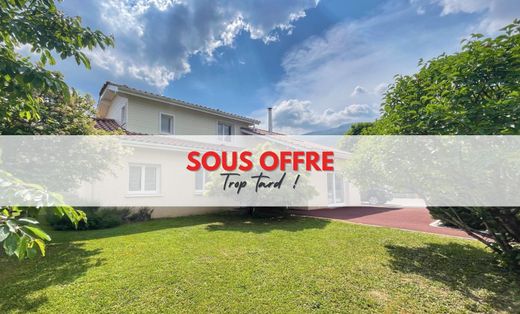 Casa de lujo en Échenevex, Ain