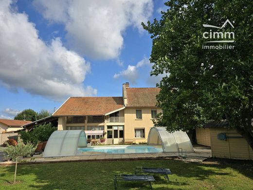 Luxe woning in Saint-Siméon-de-Bressieux, Isère