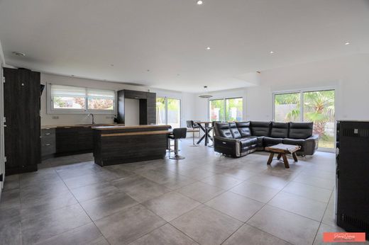 Luxury home in Ondres, Landes