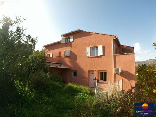 Alata, South Corsicaの高級住宅