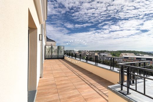 Apartment in Le Plessis-Robinson, Hauts-de-Seine