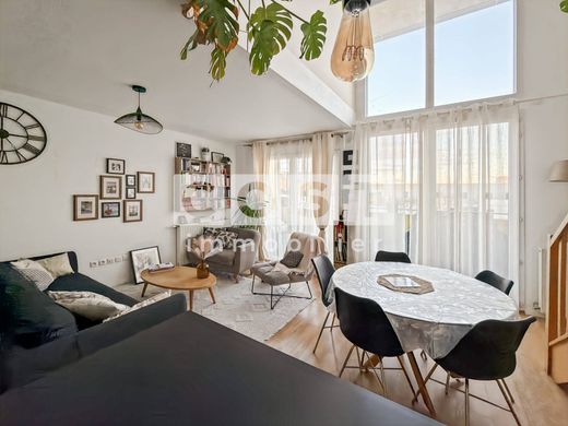 Apartment in Asnières-sur-Seine, Hauts-de-Seine