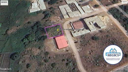 ‏קרקע ב  יאמוסוקרו, Lacs