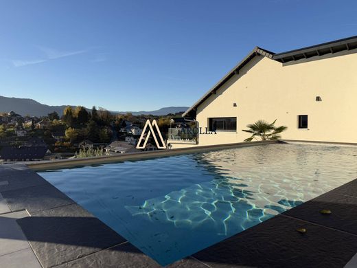 Luxus-Haus in Saint-Jeoire-Prieuré, Savoy