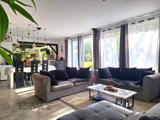 Casa di lusso a Saint-Julien-de-Concelles, Loira Atlantica