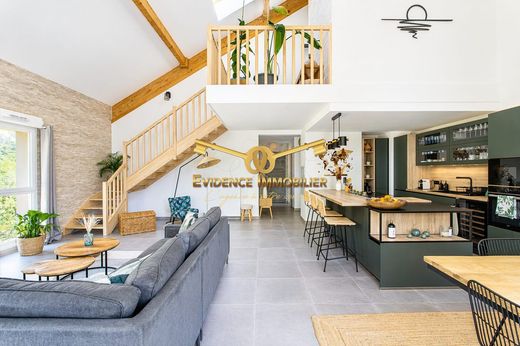 Apartment / Etagenwohnung in Gilly-sur-Isère, Savoy
