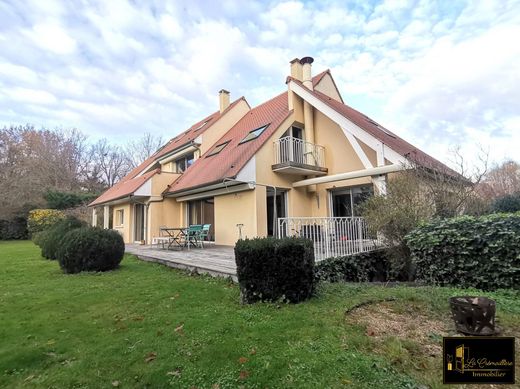 Luxe woning in Roinville, Essonne