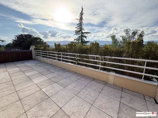 Apartament w Ferney-Voltaire, Ain