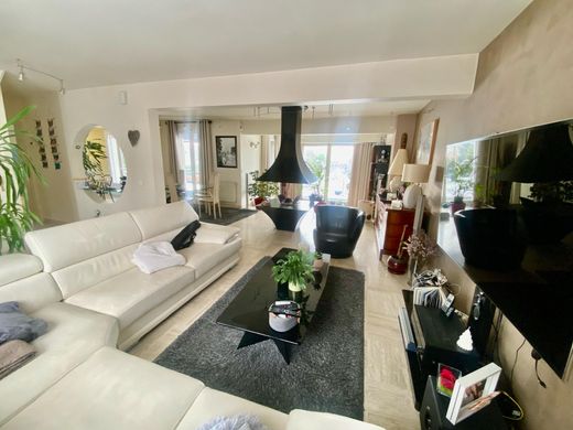 Luxury home in Crégy-lès-Meaux, Seine-et-Marne