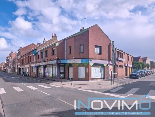 ‏בניין ב  Saint-Pol-sur-Mer, North