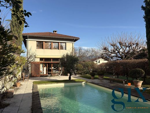 豪宅  Saint-Ismier, Isère