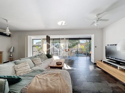 Luxus-Haus in Juvignac, Hérault