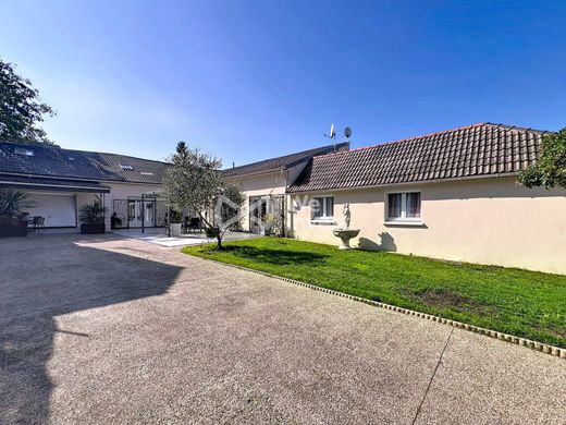 Luxury home in Domont, Val d'Oise
