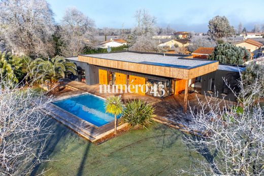Luxury home in Cissac-Médoc, Gironde