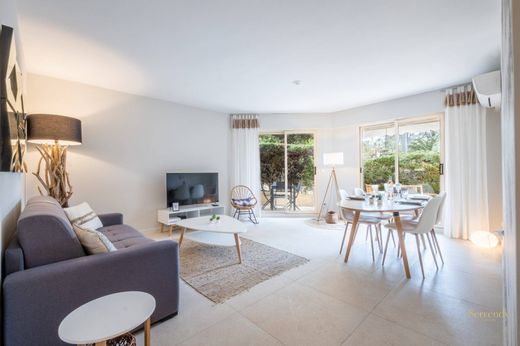 Apartment / Etagenwohnung in Cannes, Alpes-Maritimes