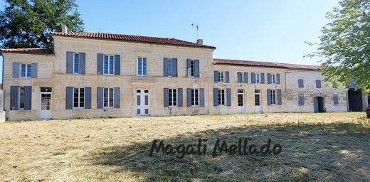 Luxury home in Mesnac, Charente