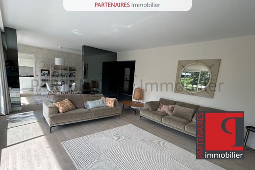 Apartment in Le Chesnay, Yvelines