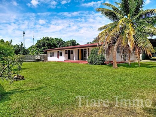 Luxury home in Papenoo