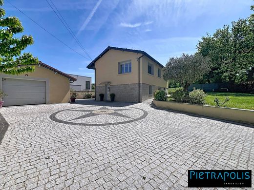 Luxury home in Saint-Genis-Laval, Rhône