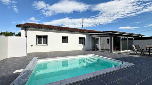 Luxury home in Mées, Landes