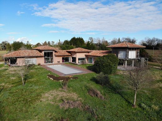 Luxury home in Condom, Gers