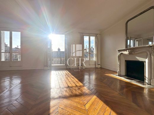 Apartment in Montmartre, Abbesses, Grandes-Carrières, Paris