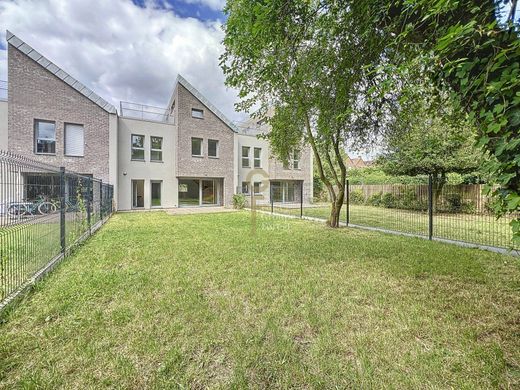 منزل ﻓﻲ Villeneuve-d'Ascq, North