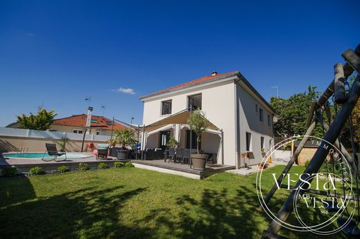 Luxury home in Fontaine-lès-Dijon, Cote d'Or