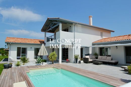 Luxe woning in Bassussarry, Pyrénées-Atlantiques