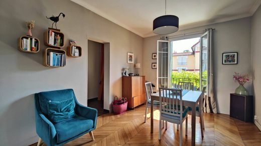 Apartament w Bourg-la-Reine, Hauts-de-Seine