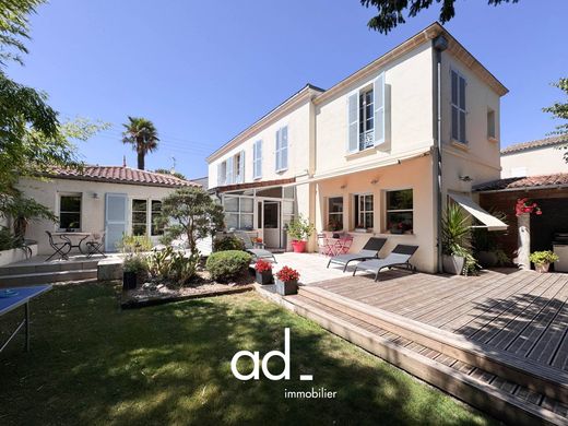 Casa di lusso a Aytré, Charente-Maritime