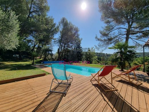 Luxury home in Pernes-les-Fontaines, Vaucluse