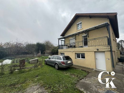 Элитный дом, Saint-Martin-d'Hères, Isère