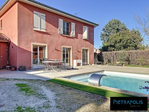 Luxus-Haus in Civrieux, Ain