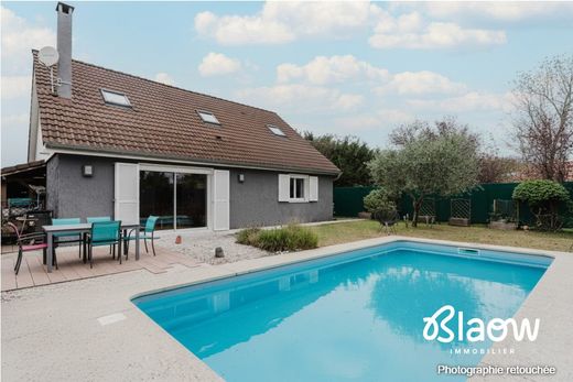 Luxury home in Chassieu, Rhône