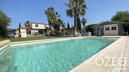 Pollestres, Pyrénées-Orientalesの高級住宅