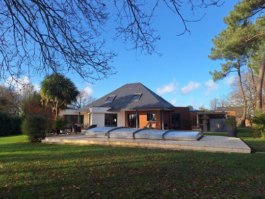 Luxury home in Bains-sur-Oust, Ille-et-Vilaine