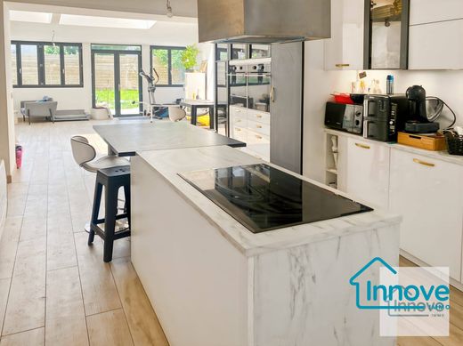 Casa di lusso a Noisy-le-Roi, Yvelines