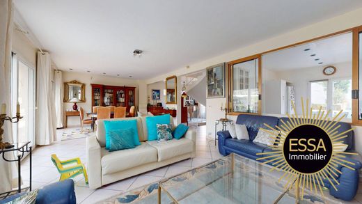 Luxury home in Le Chesnay, Yvelines