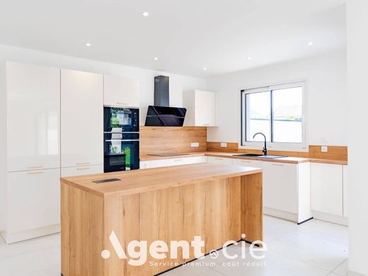 Maison de luxe à Caen, Calvados