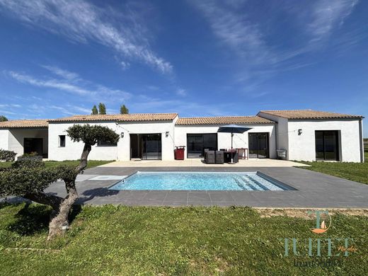 Luxury home in Breuillet, Charente-Maritime