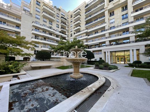 Apartment / Etagenwohnung in Levallois-Perret, Hauts-de-Seine