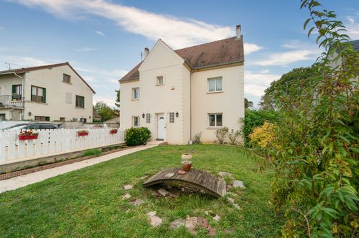 Casa di lusso a Claye-Souilly, Seine-et-Marne