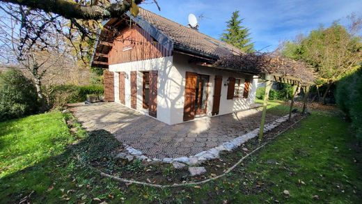 Luxus-Haus in Seynod, Haute-Savoie