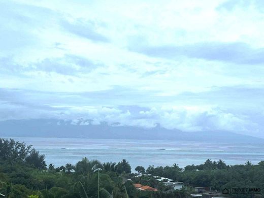 Land in Teavaro, Îles du Vent